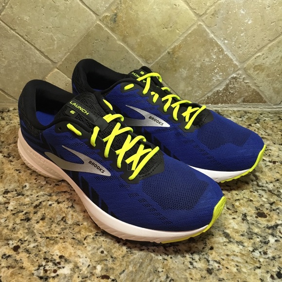 brooks running shoes men